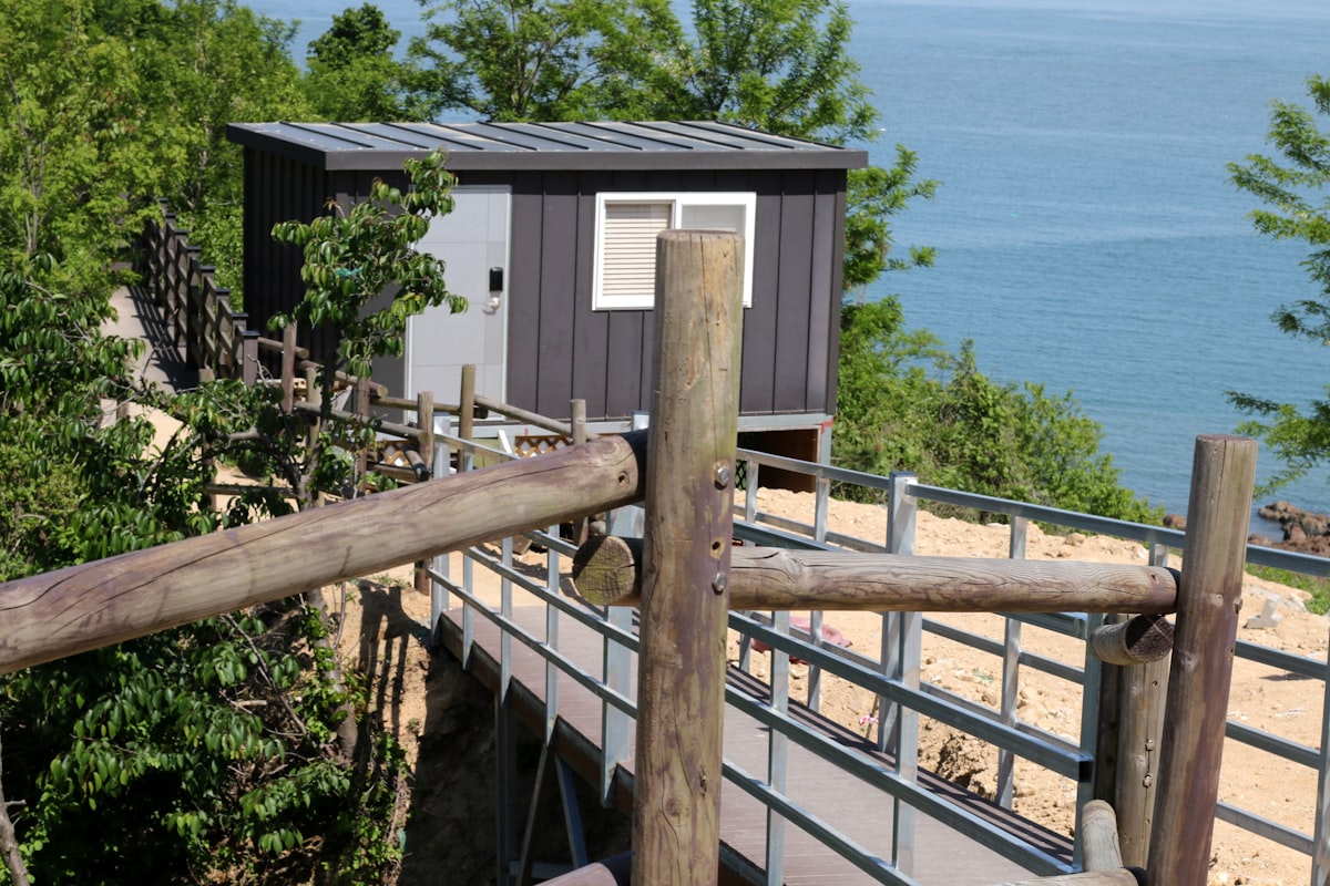 QR Codes for Vacation Rentals: 12 Smart Ways to Improve Guest Experience (2026)